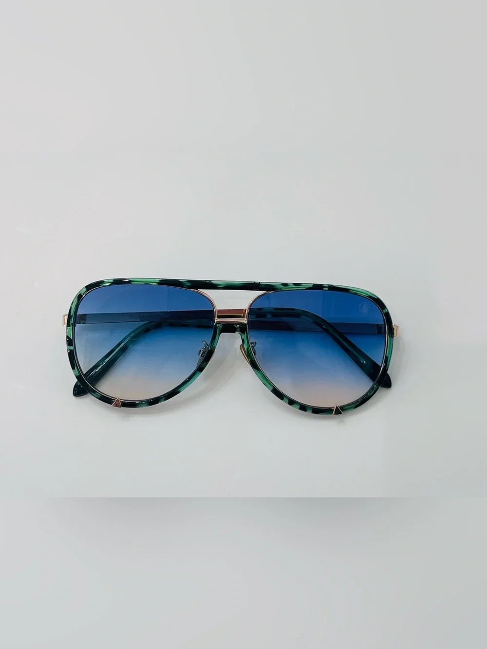 Coastal Cowgirl Gradient Aviator Sunglasses with Green Tortoiseshell Frame NWOT